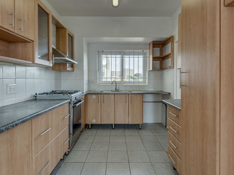Apartment For Sale in Richmond Hill - Photo 4