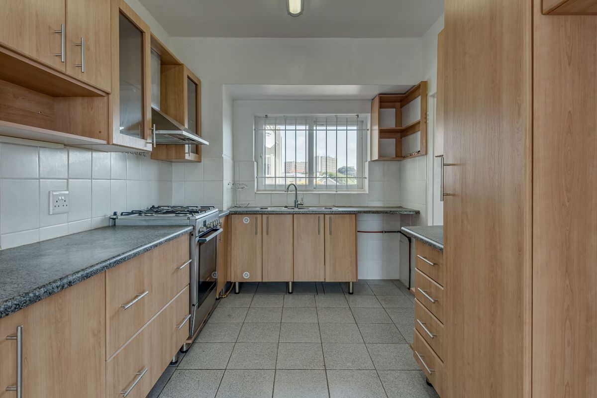 Apartment For Sale in Richmond Hill - Photo 4