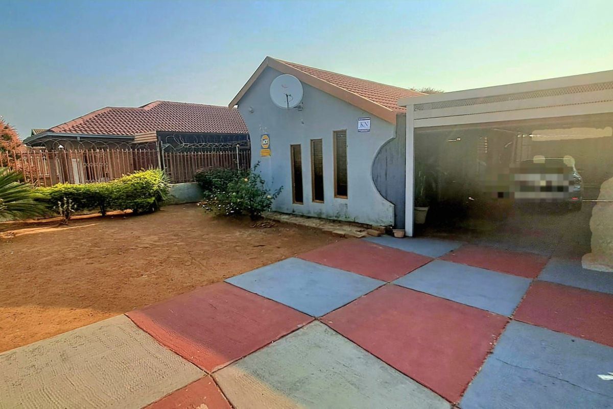 House For Sale in Mabopane Central - Photo 3