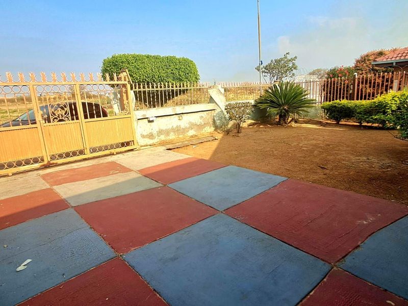 House For Sale in Mabopane Central - Photo 8