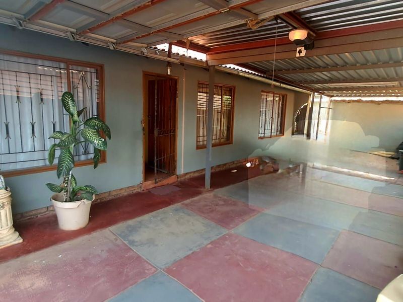 House For Sale in Mabopane Central - Photo 7