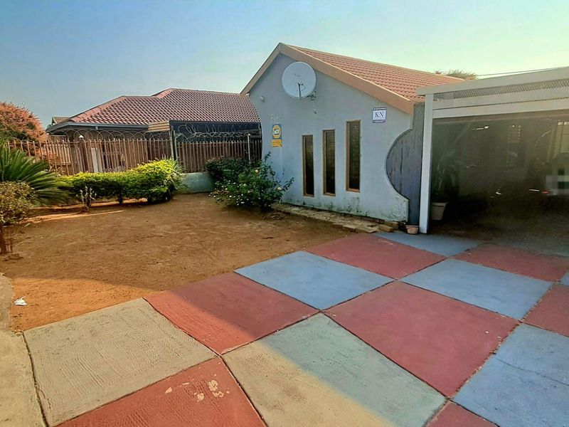 House For Sale in Mabopane Central - Photo 4