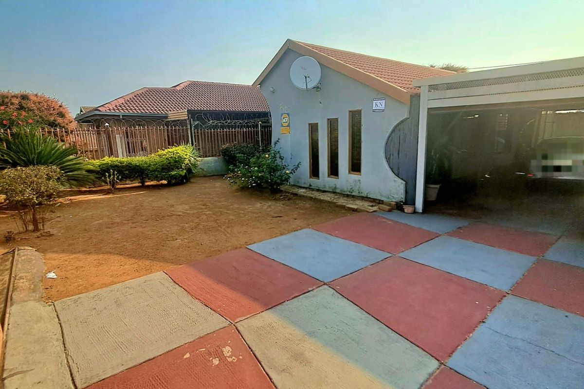 House For Sale in Mabopane Central - Photo 4
