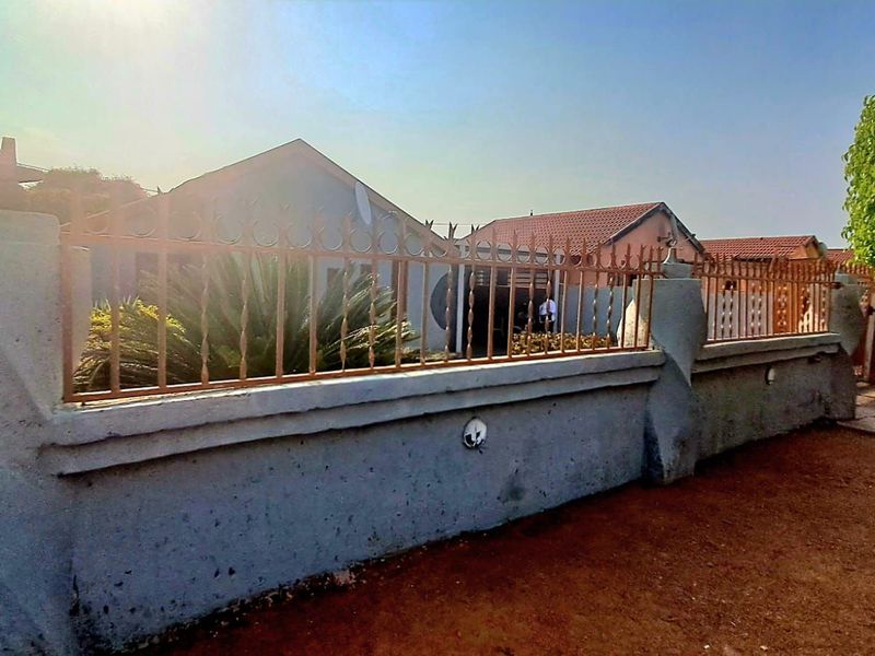 House For Sale in Mabopane Central - Photo 5