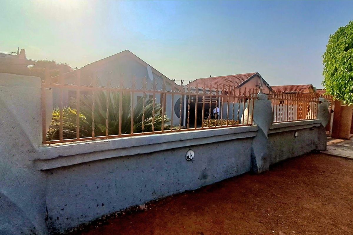 House For Sale in Mabopane Central - Photo 5