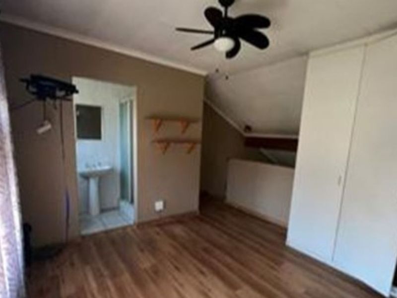 Townhouse For Sale in Wilgeheuwel - Photo 10