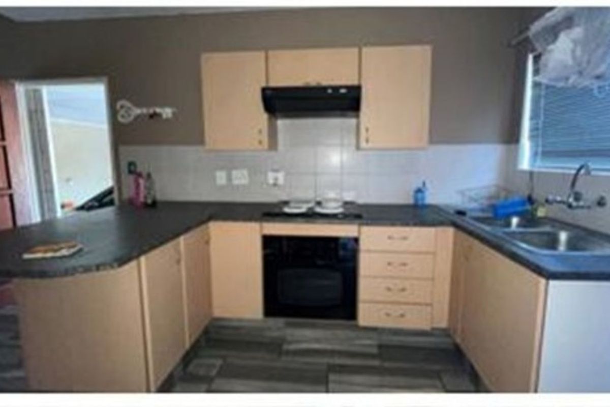 Townhouse For Sale in Wilgeheuwel - Photo 2