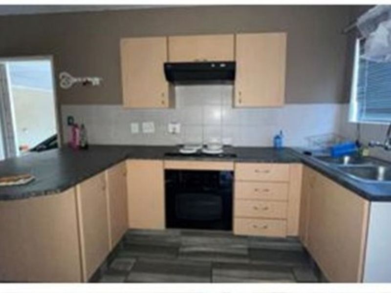 Townhouse For Sale in Wilgeheuwel - Photo 2