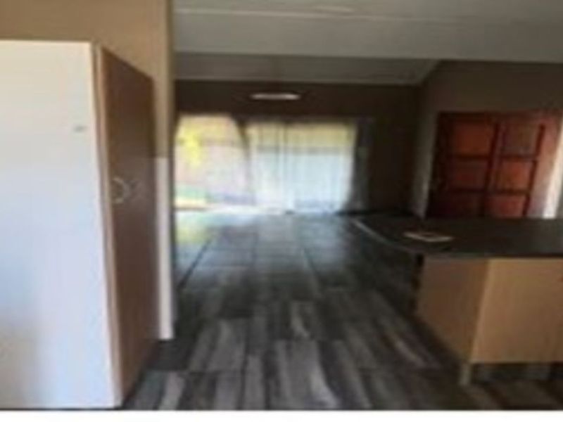 Townhouse For Sale in Wilgeheuwel - Photo 9