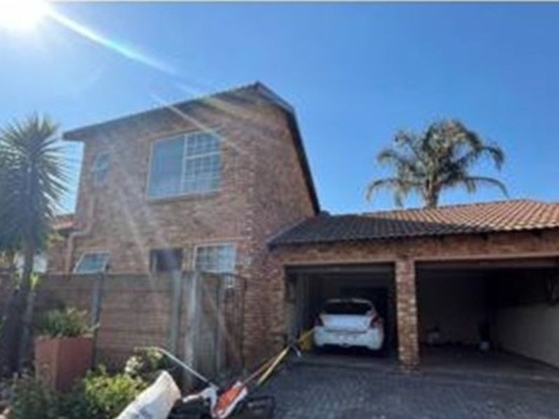 Townhouse For Sale in Wilgeheuwel - Photo 4