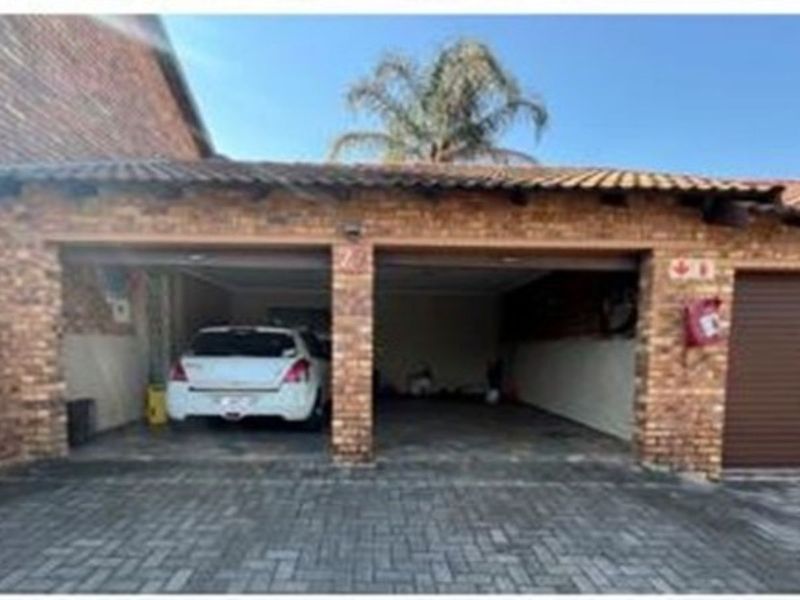 Townhouse For Sale in Wilgeheuwel - Photo 6