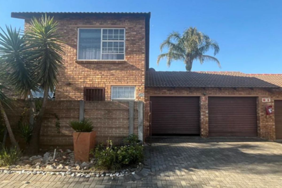 Townhouse For Sale in Wilgeheuwel - Photo 3