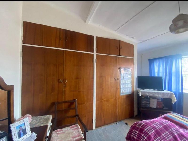 House For Sale in Beaconsfield - Photo 9