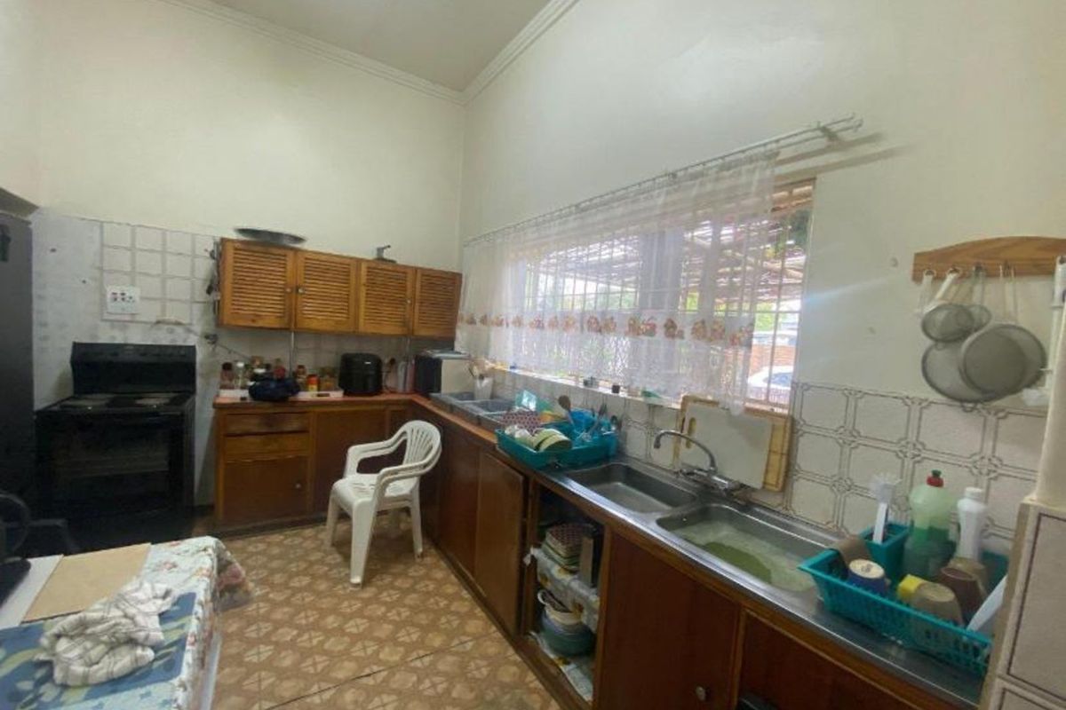 House For Sale in Beaconsfield - Photo 4