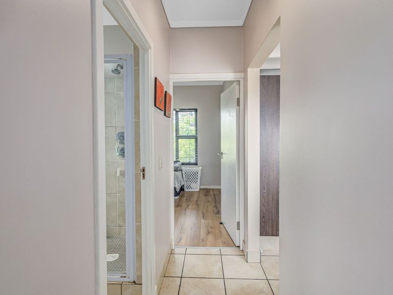 Apartment For Sale in Douglasdale - Photo 10