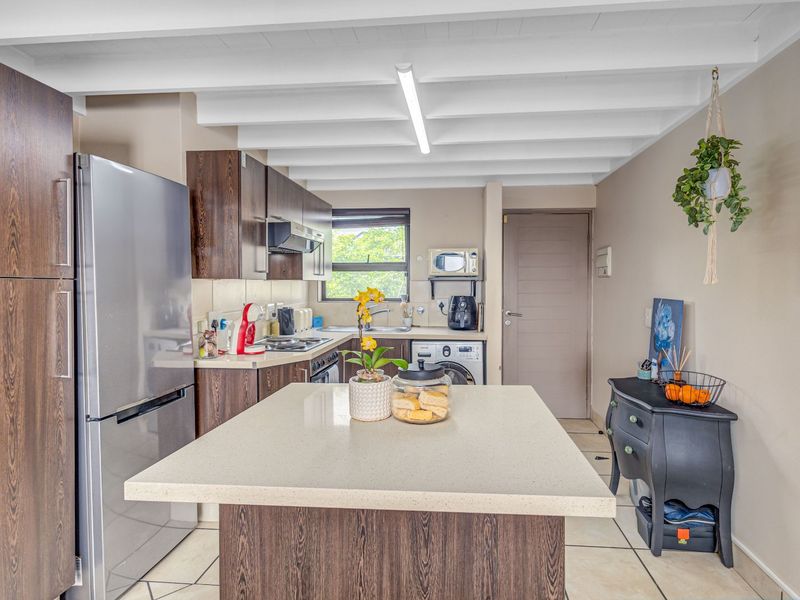 Apartment For Sale in Douglasdale - Photo 3