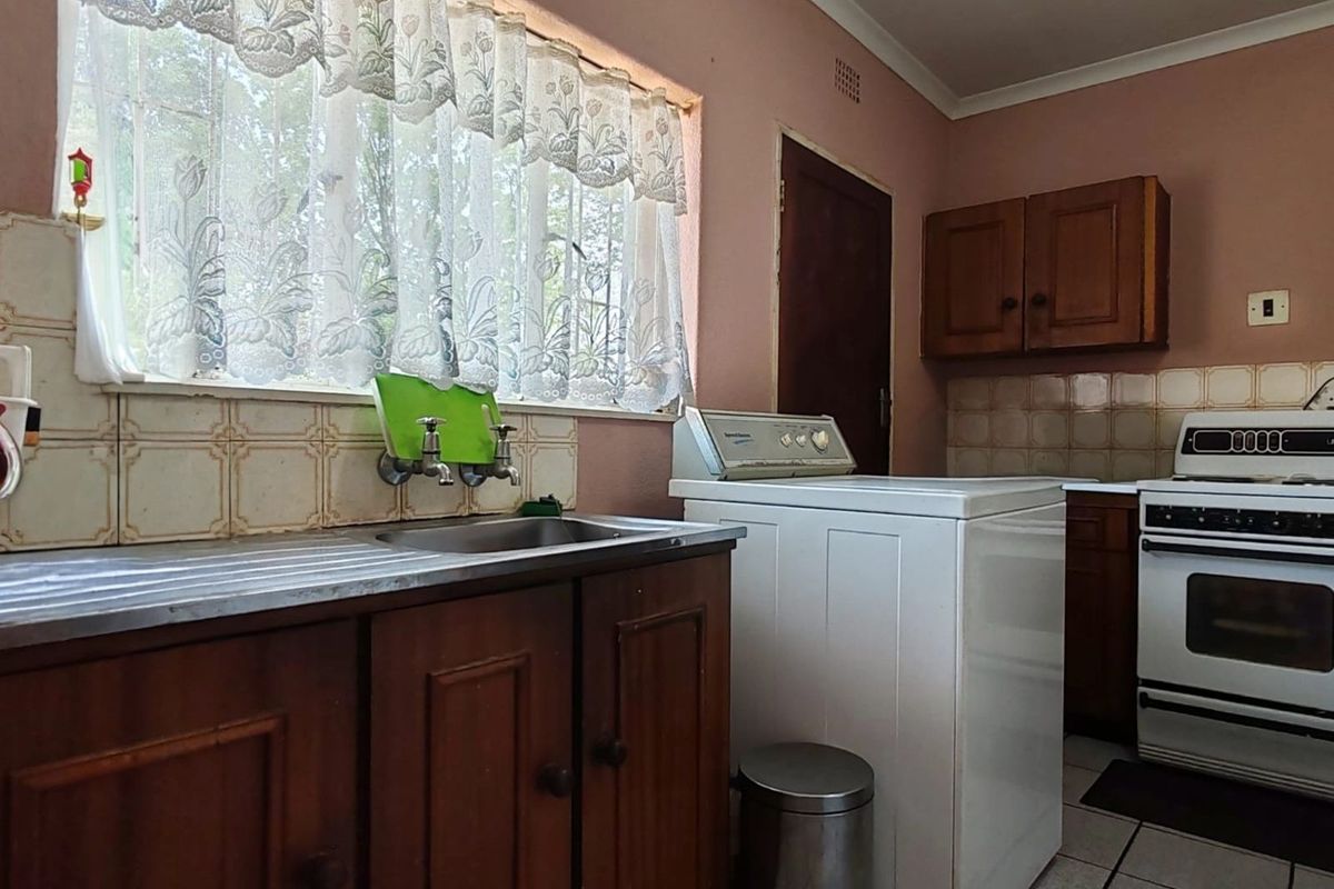 House For Sale in Crystal Park - Photo 5