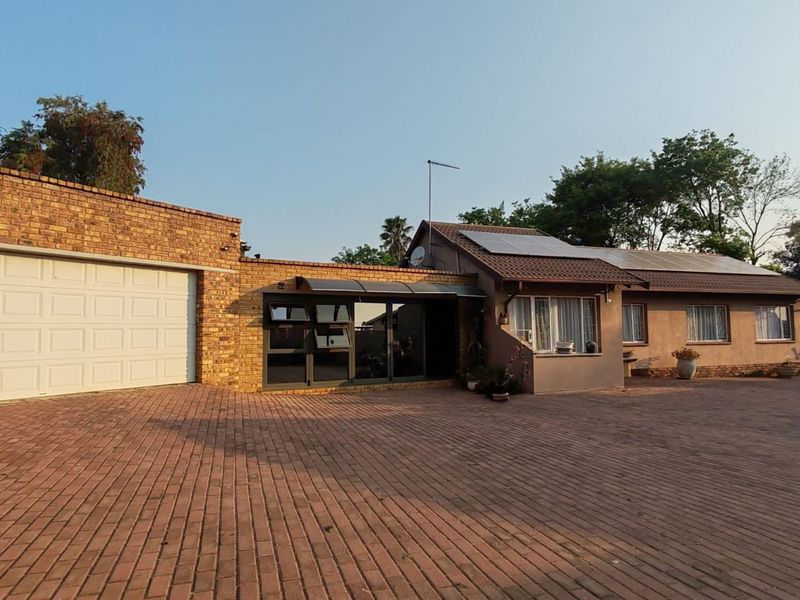 House For Sale in Crystal Park - Photo 8