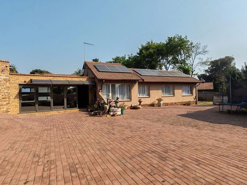 House For Sale in Crystal Park - Photo 7