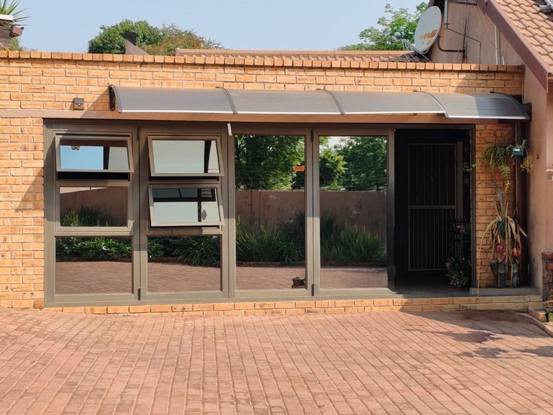 House For Sale in Crystal Park - Photo 2