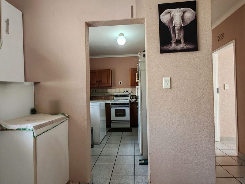 House For Sale in Crystal Park - Photo 6