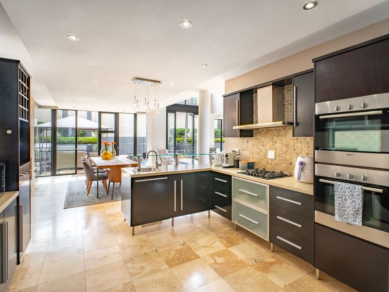 Townhouse For Sale in Bryanston - Photo 9