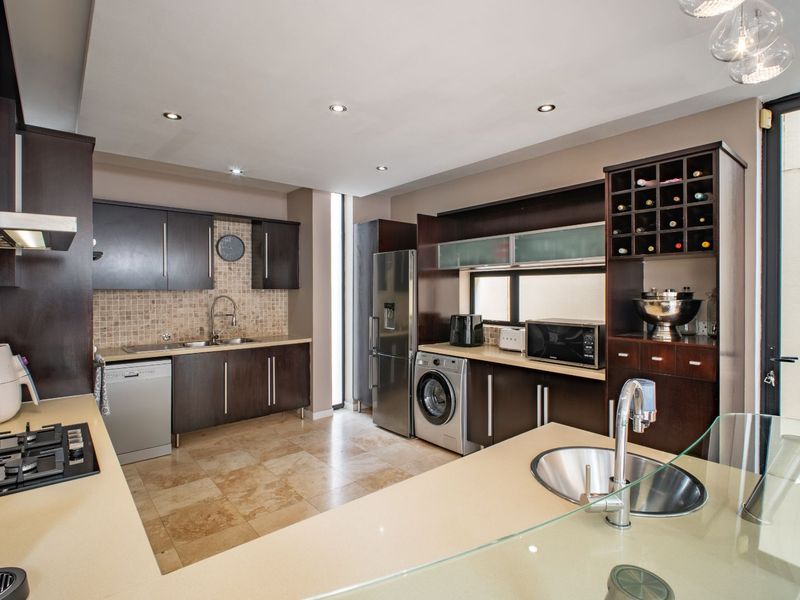 Townhouse For Sale in Bryanston - Photo 7