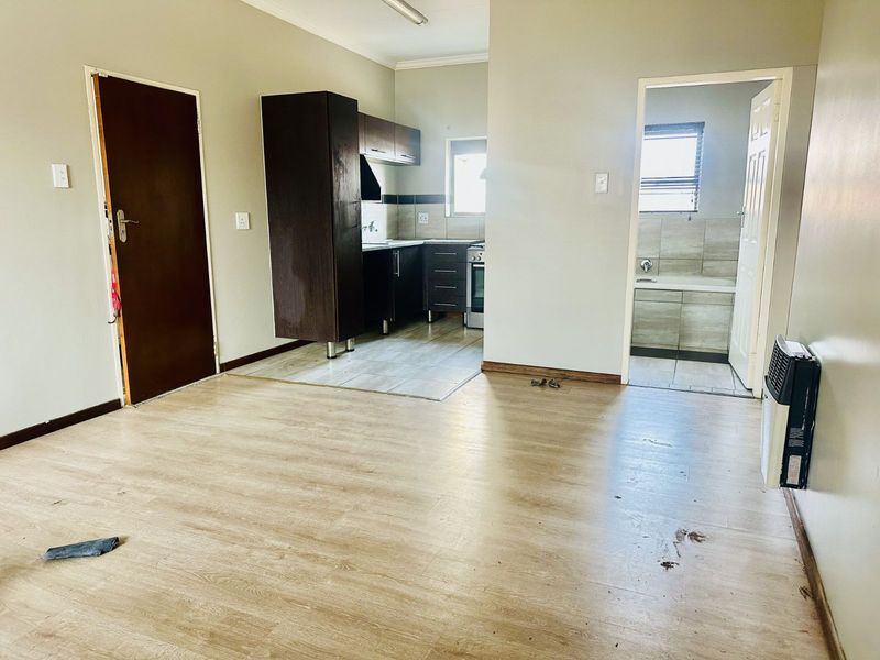 Townhouse For Sale in Terra Nova - Photo 3