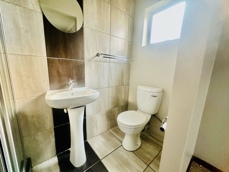 Townhouse For Sale in Terra Nova - Photo 8