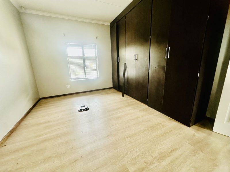 Townhouse For Sale in Terra Nova - Photo 6