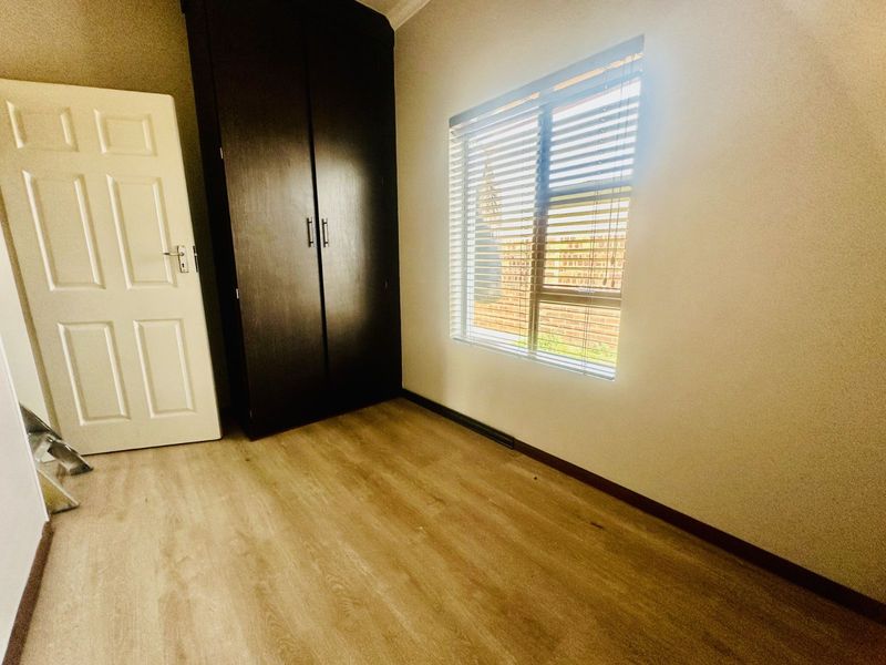 Townhouse For Sale in Terra Nova - Photo 5