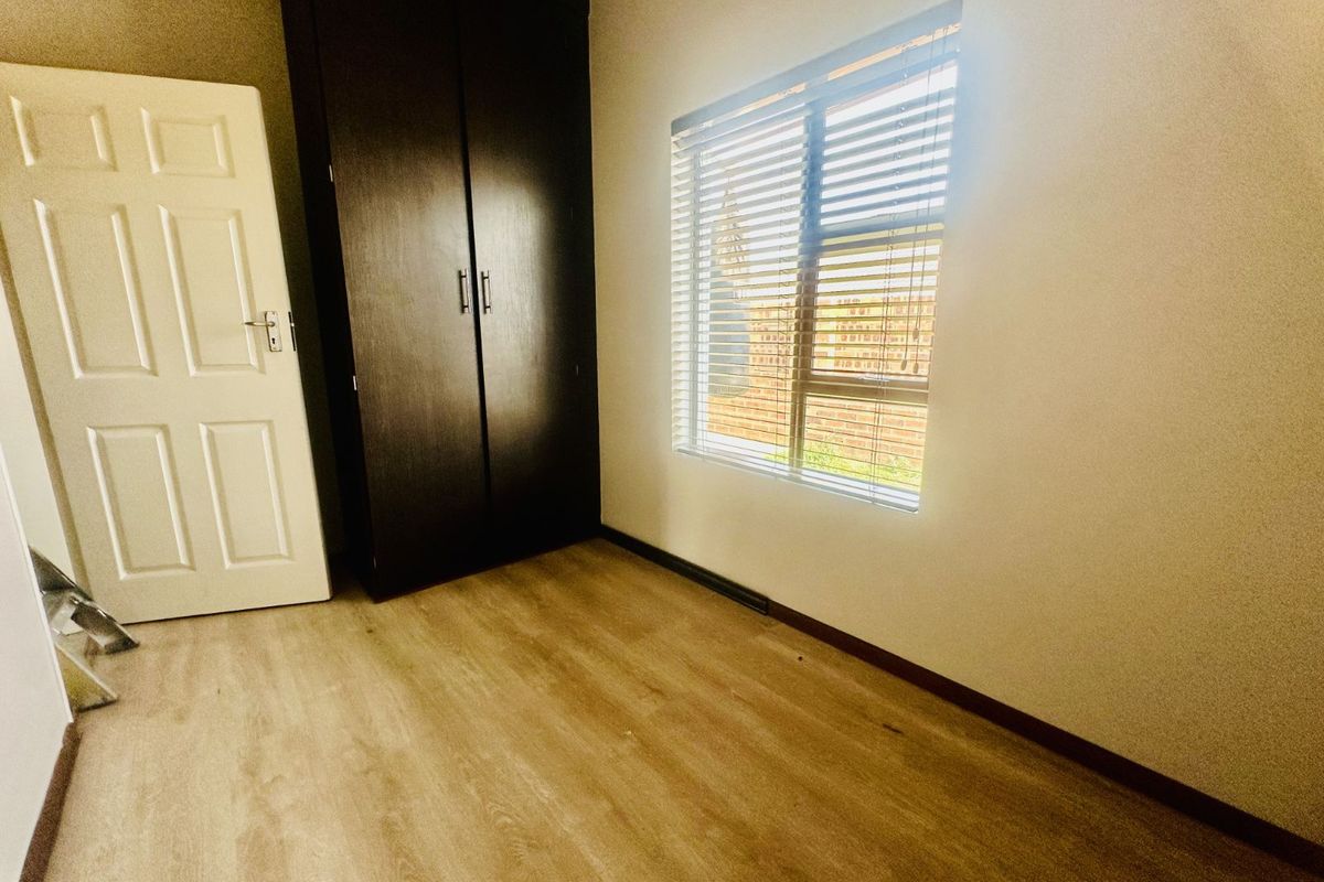 Townhouse For Sale in Terra Nova - Photo 5