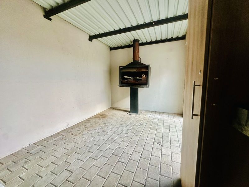 Townhouse For Sale in Terra Nova - Photo 10