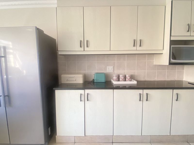 Apartment For Sale in Amanzimtoti - Photo 4