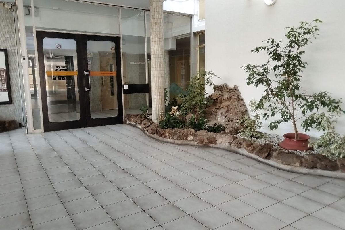 Apartment For Sale in Parktown - Photo 2