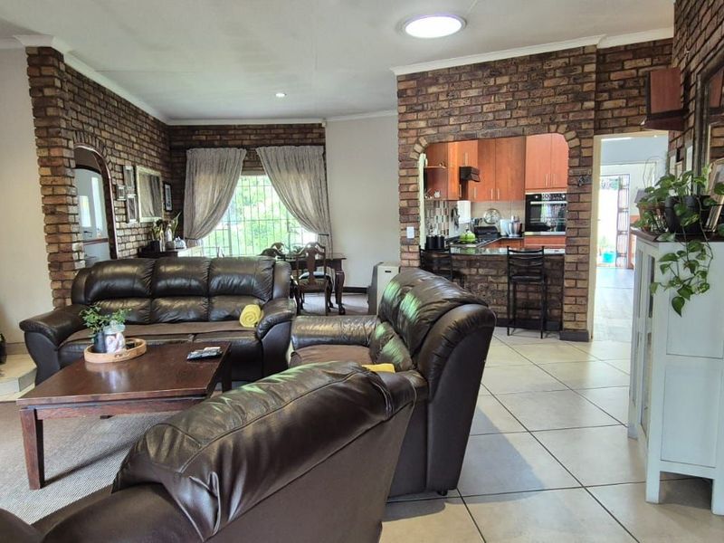 House For Sale in Strijdompark - Photo 4