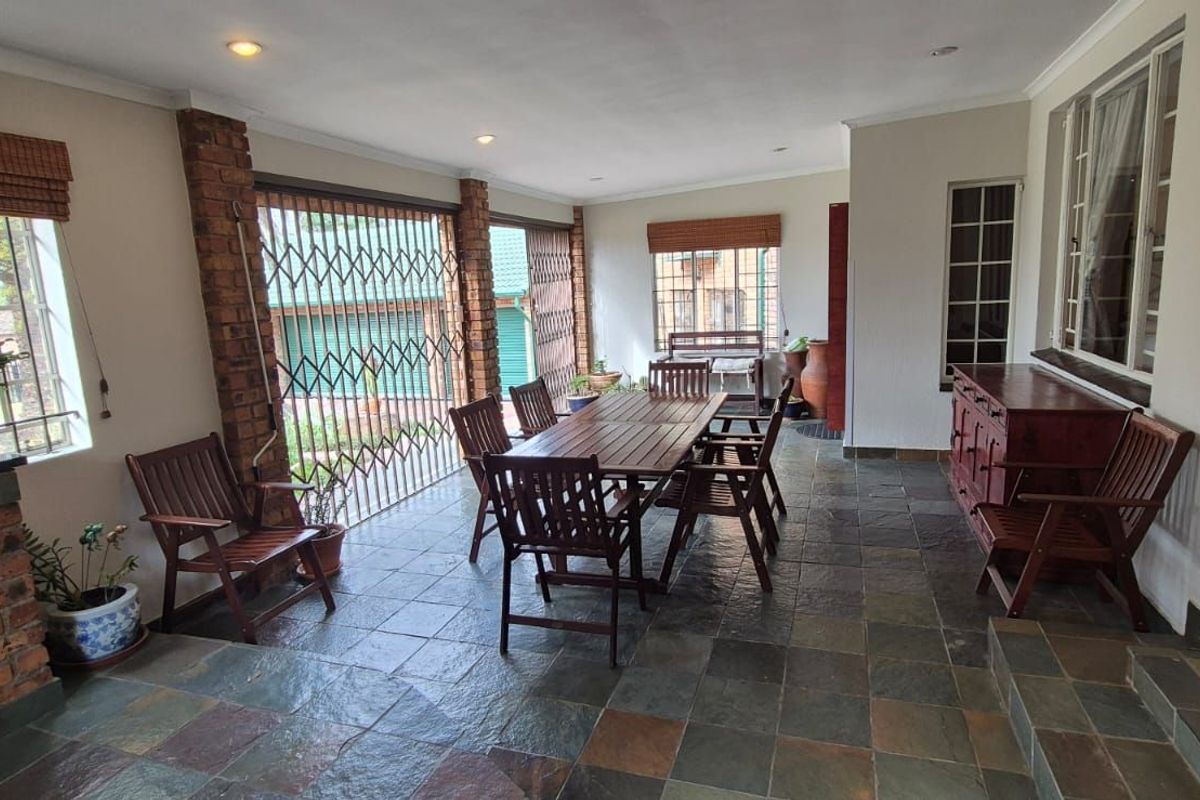 House For Sale in Strijdompark - Photo 3