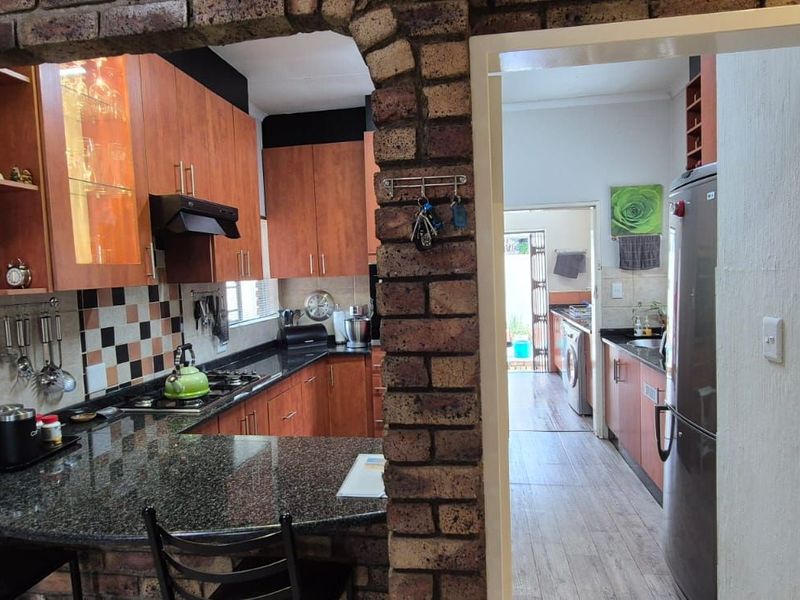 House For Sale in Strijdompark - Photo 6