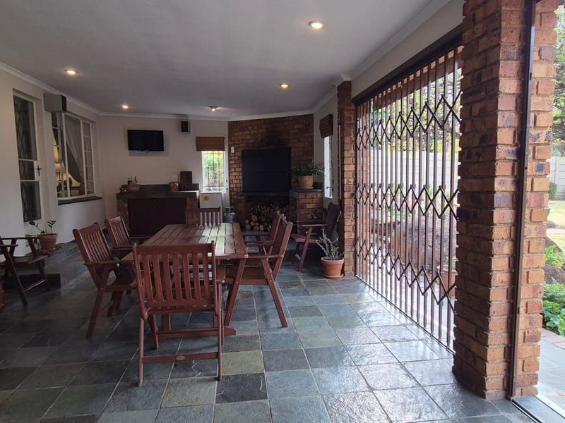 House For Sale in Strijdompark - Photo 2