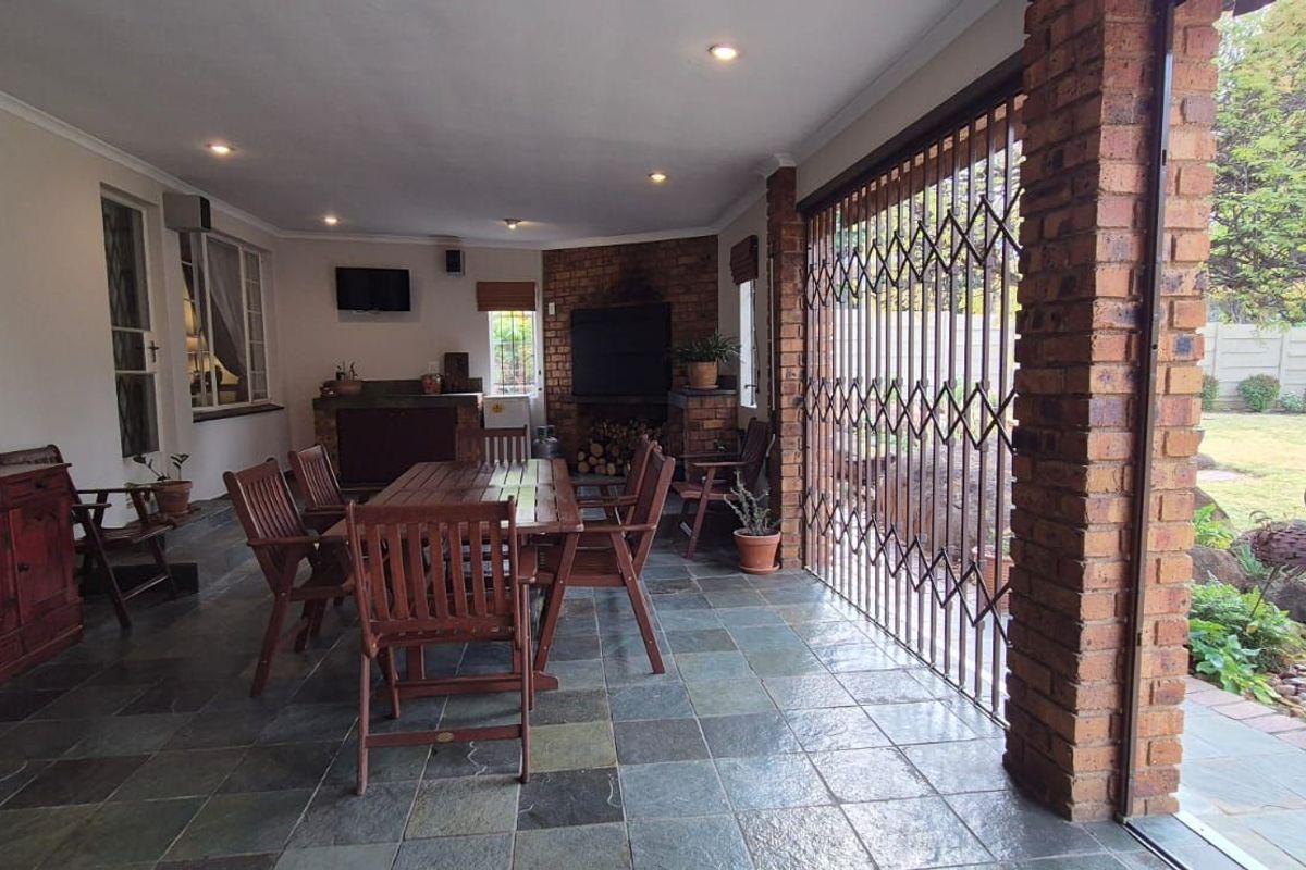 House For Sale in Strijdompark - Photo 2