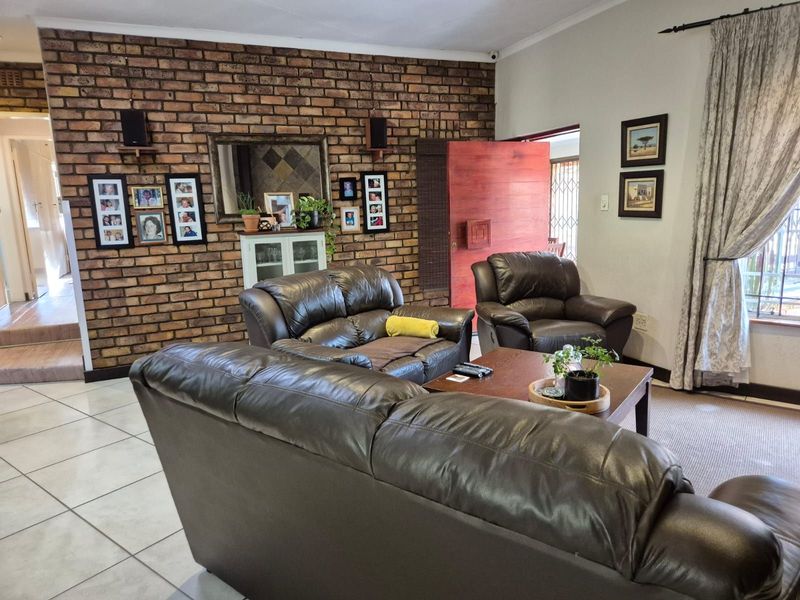 House For Sale in Strijdompark - Photo 5