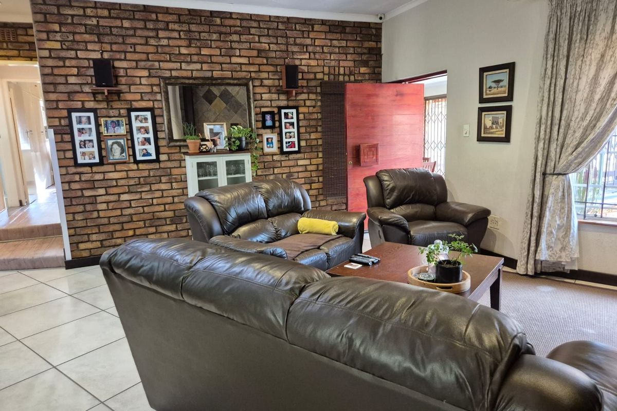House For Sale in Strijdompark - Photo 5