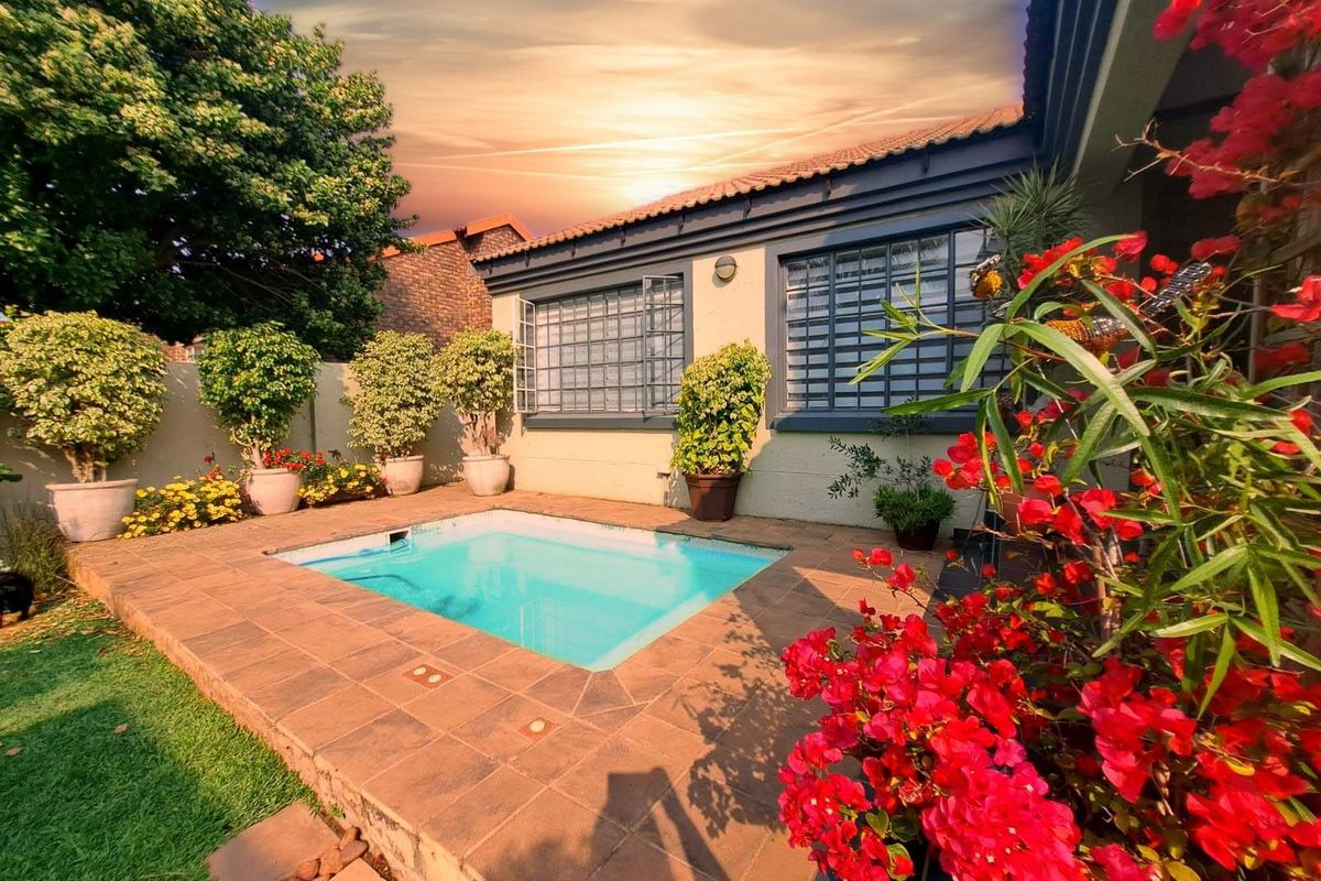 House For Sale in Amberfield Glen - Photo 2