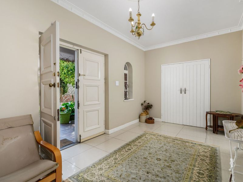 House For Sale in Weybridge Park - Photo 9