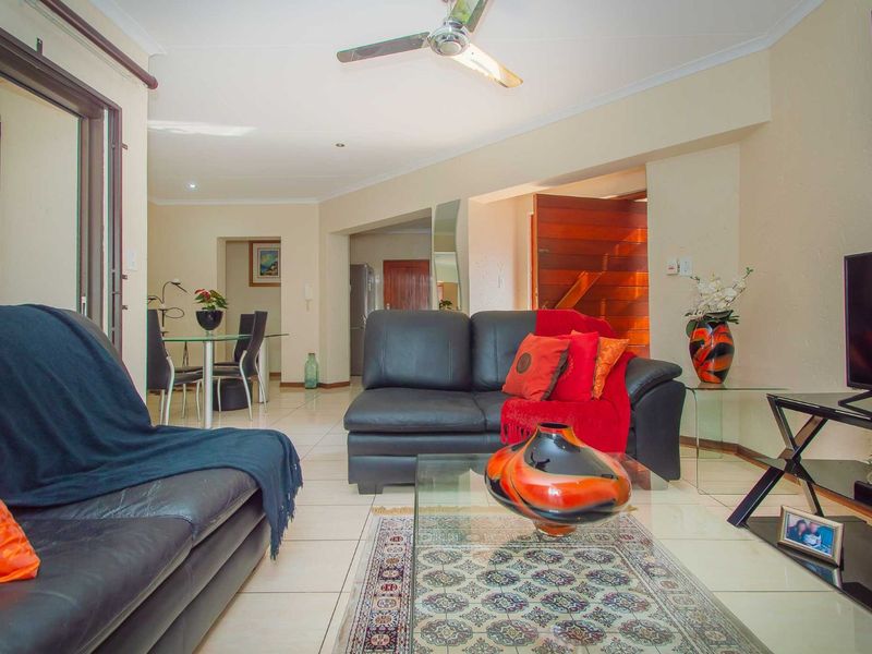 Townhouse For Sale in Radiokop - Photo 5