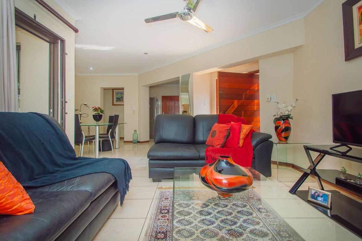 Townhouse For Sale in Radiokop - Photo 5