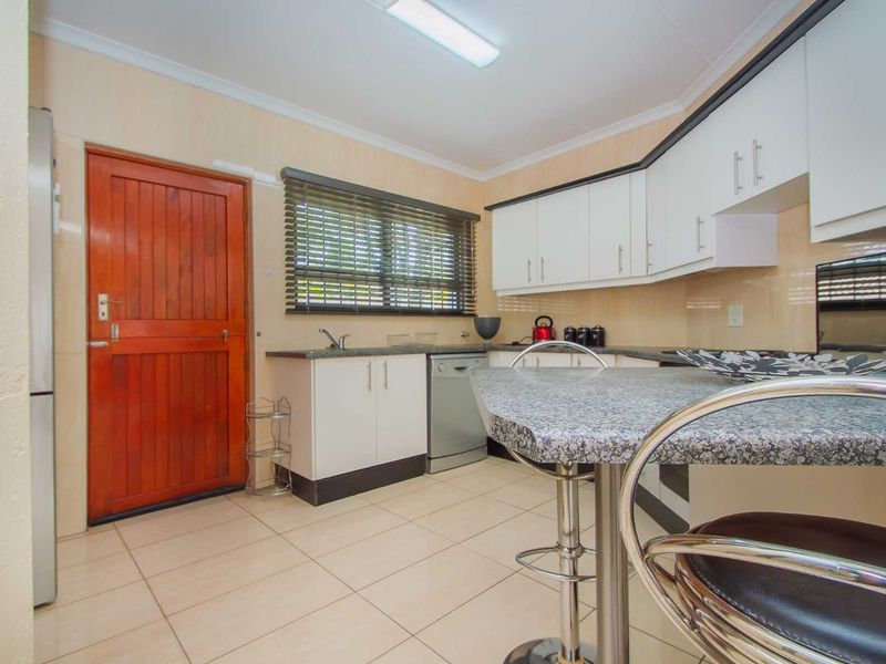 Townhouse For Sale in Radiokop - Photo 9