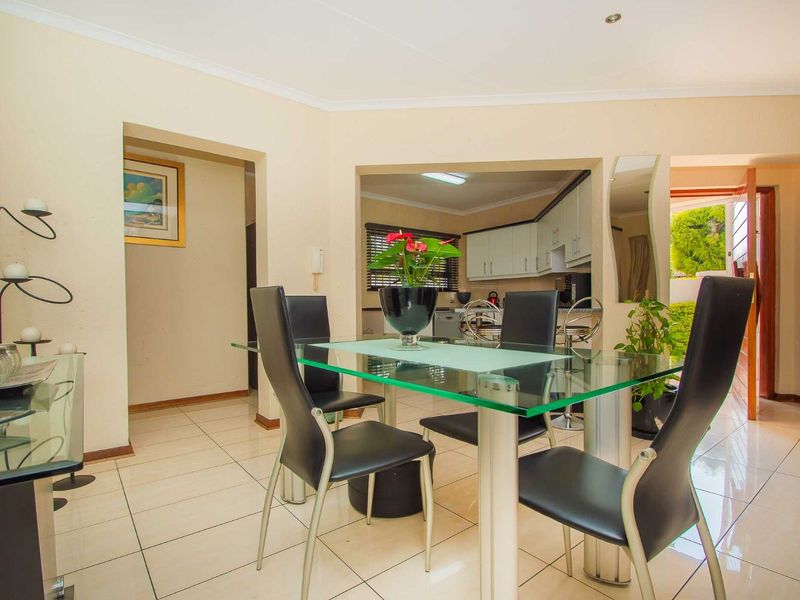 Townhouse For Sale in Radiokop - Photo 6