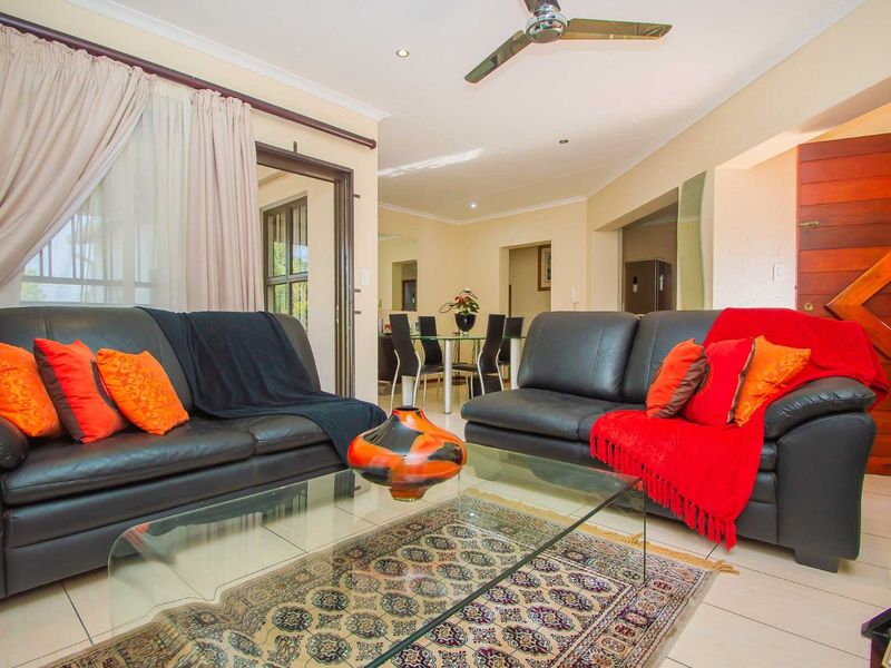 Townhouse For Sale in Radiokop - Photo 4