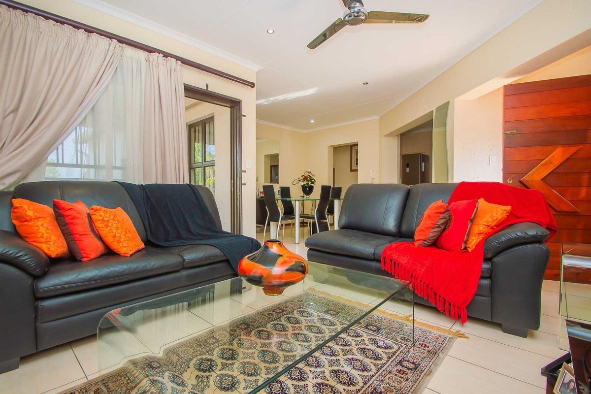 Townhouse For Sale in Radiokop - Photo 4